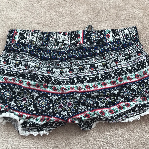 Patterned Shorts - Picture 4 of 4